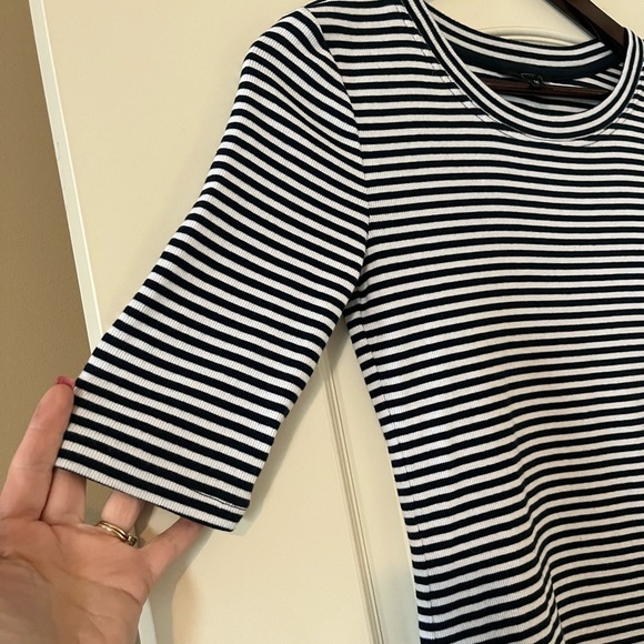 Banana Republic Navy & White Striped Cotton Spandex Top Size Medium - Picture 6 of 12